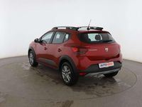 Usado Dacia Sandero Comfort 91 CV (66 kW) 2022 Rojo Utilitario
