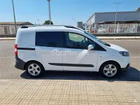 Usado Ford Tourneo Courier Trend 100 CV (73 kW) 2018 Blanco Monovolumen