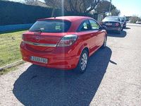 Usado Opel Astra GTC Enjoy 99 CV (72 kW) 2006 Rojo Utilitario