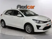 Usado Kia Rio 84 CV (61 kW) 2021 Blanco Berlina