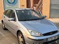 Usado Ford Focus Trend 115 CV (84 kW) 2004 Gris / plata Berlina