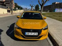 Usado Peugeot 208 Allure 100 CV (73 kW) 2020 Amarillo Utilitario