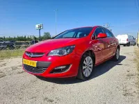 Usado Opel Astra Selective 125 CV (91 kW) 2015 Rojo Berlina