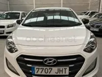 Usado Hyundai i30 110 CV (80 kW) 2015 Blanco Berlina