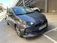 Usado Toyota Yaris Active 116 CV (85 kW) 2025 Gris Utilitario