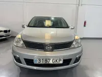 Usado Nissan Tiida Tekna 106 CV (77 kW) 2009 Gris / plata Berlina