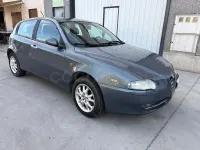 Usado Alfa Romeo 147 Distinctive 105 CV (77 kW) 2004 Azul Utilitario