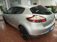 Usado Renault Mégane Business 95 CV (69 kW) 2015 Gris / plata Berlina