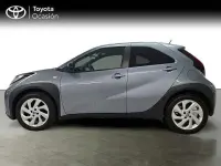 Usado Toyota Aygo X Play 72 CV (52 kW) 2024 Gris / plata SUV