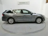 Usado Skoda Octavia Selection 150 CV (110 kW) 2025 Gris / plata Familiar