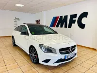 Usado Mercedes CLA220 Shooting Brake Urban 177 CV (130 kW) 2015 Blanco Familiar