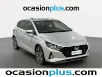 Usado Hyundai i20 100 CV (73 kW) 2022 Gris Utilitario