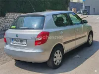 Usado Skoda Fabia 60 CV (44 kW) 2011 Gris / plata Berlina