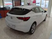 Usado Opel Astra Dynamic 125 CV (91 kW) 2016 Blanco Familiar