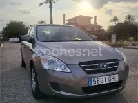 Usado Kia Ceed 90 CV (66 kW) 2008 Gris / plata Utilitario