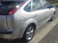 Usado Ford Focus Trend 90 CV (66 kW) 2007 Gris / plata Berlina