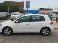 Usado VW Golf VII 105 CV (77 kW) 2012 Blanco Berlina