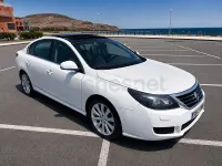Usado Renault Latitude Initiale 240 CV (176 kW) 2012 Blanco Berlina