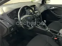 Usado Ford Focus Trend 125 CV (91 kW) 2015 Gris / plata Berlina