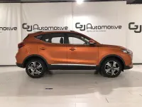Usado MG ZS Comfort 106 CV (77 kW) 2023 Naranja Berlina
