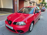 Usado Seat Ibiza Reference 70 CV (51 kW) 2007 Rojo Utilitario
