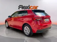 Usado Skoda Fabia Selection 95 CV (69 kW) 2025 Rojo Utilitario