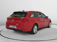Usado Seat Leon Reference 116 CV (85 kW) 2022 Rojo Familiar