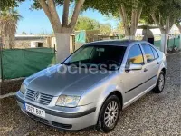 Usado VW Bora Highline 115 CV (84 kW) 2002 Gris / plata Berlina