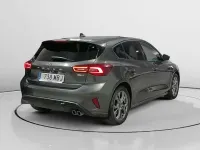 Usado Ford Focus ST-Line 125 CV (91 kW) 2022 Gris Utilitario