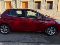 Usado Peugeot 208 Active 92 CV (67 kW) 2014 Rojo Utilitario