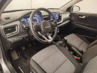 Usado Kia Stonic 100 CV (73 kW) 2024 Gris / plata SUV