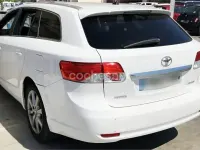 Usado Toyota Avensis Advance 124 CV (91 kW) 2012 Blanco Familiar