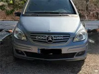 Usado Mercedes B180 109 CV (80 kW) 2008 Gris / plata Monovolumen