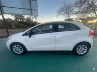 Usado Kia Rio 90 CV (66 kW) 2011 Blanco Berlina