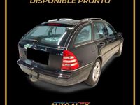 Usado Mercedes C220 Avantgarde 150 CV (110 kW) 2006 Negro Familiar