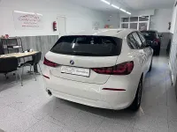Usado BMW 118 136 CV (100 kW) 2023 Blanco Berlina