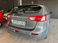 Usado Mitsubishi Lancer Sportback Instyle 140 CV (102 kW) 2010 Beige Berlina