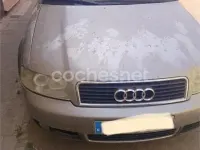 Usado Audi A4 Premium 130 CV (95 kW) 2002 Gris / plata Berlina