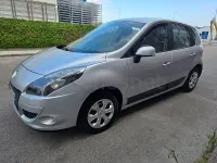 Usado Renault Scénic Dynamique 105 CV (77 kW) 2009 Gris / plata Monovolumen