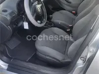 Usado Seat Toledo Stella 110 CV (80 kW) 2004 Gris / plata Berlina