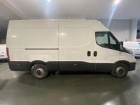 Begagnad Iveco Daily 162 HK (119 kW) 2022 Vit Sedan