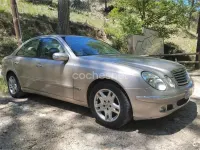 Usado Mercedes E240 Elegance 177 CV (130 kW) 2003 Beige Berlina
