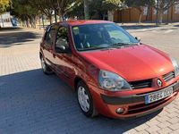 Usado Renault Clio II Authentique 80 CV (58 kW) 2004 Granate Berlina
