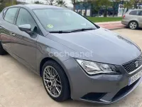 Usado Seat Leon Reference 105 CV (77 kW) 2014 Gris / plata Berlina