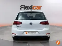 Usado VW Golf VII 110 CV (80 kW) 2018 Blanco Berlina