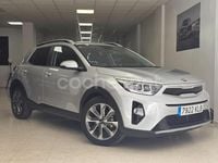 Usado Kia Stonic 110 CV (80 kW) 2018 Gris / plata SUV