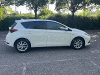 Usado Toyota Auris Hybrid Business Edition 136 CV (100 kW) 2017 Blanco Berlina
