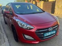 Usado Hyundai i30 110 HP (80 kW) 2015 Vermelho Sedan