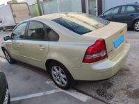 Usado Volvo S40 136 CV (100 kW) 2005 Beige Berlina