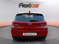 Usado Hyundai i30 110 CV (80 kW) 2018 Rojo Berlina